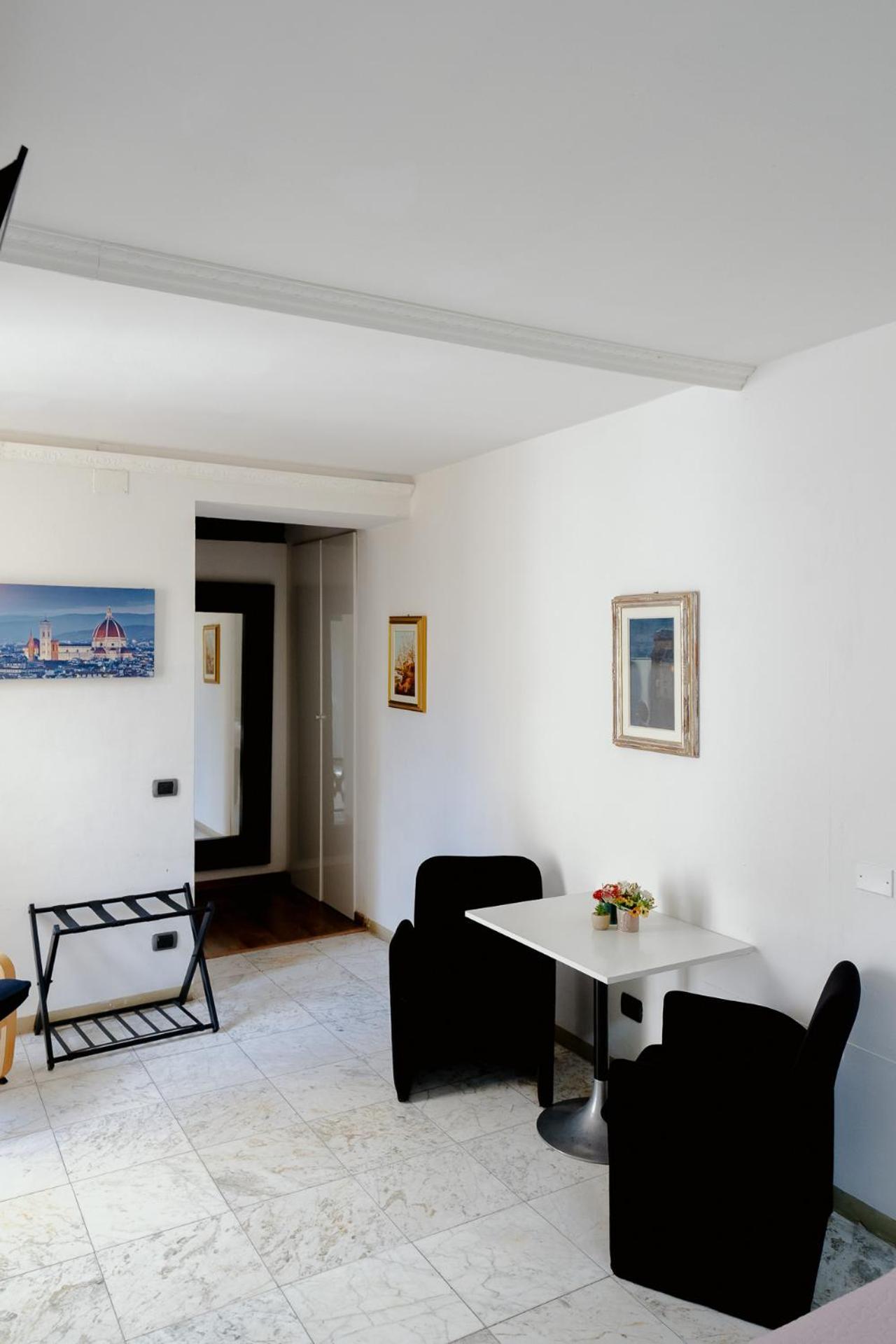 11 Duomo - Monolocale Caratteristico Apartment Florence Exterior photo